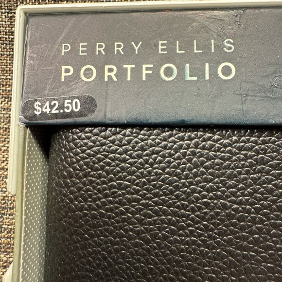 Perry Ellis Portfolio Men's Genuine Leather Passcase ID Wallet Black NWT - Picture 2 of 13